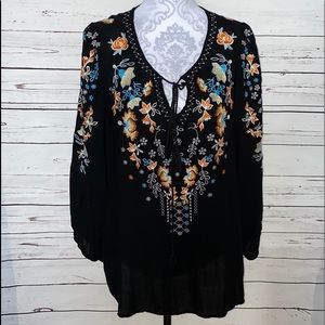 Floral print Tunic. Key hole tie neck. Size L